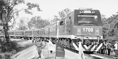 搭中國快車，促非洲發(fā)展